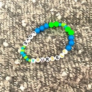 Love ur self stretchy heart bracelet